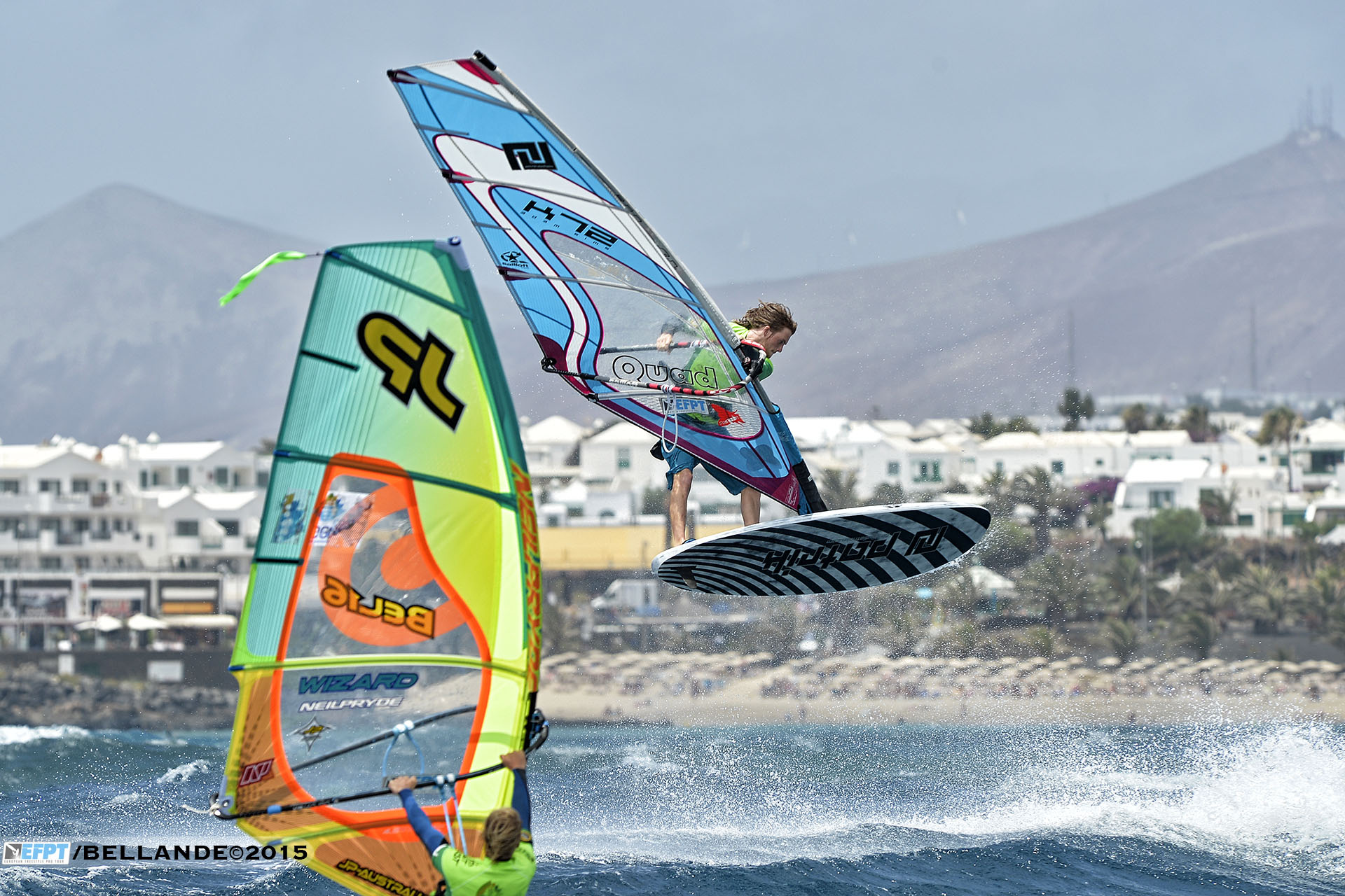 Adam Sims flying above Yentel Caers in 2015